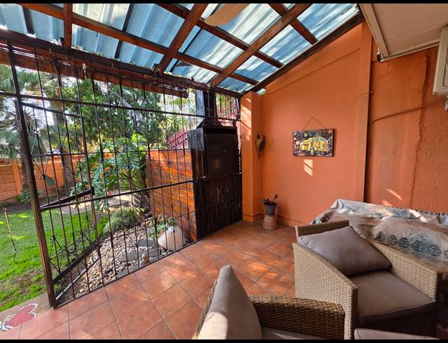 3 BEDROOM TOWNHOUSE TO LET IN VANDERBIJLPARK SW 1
